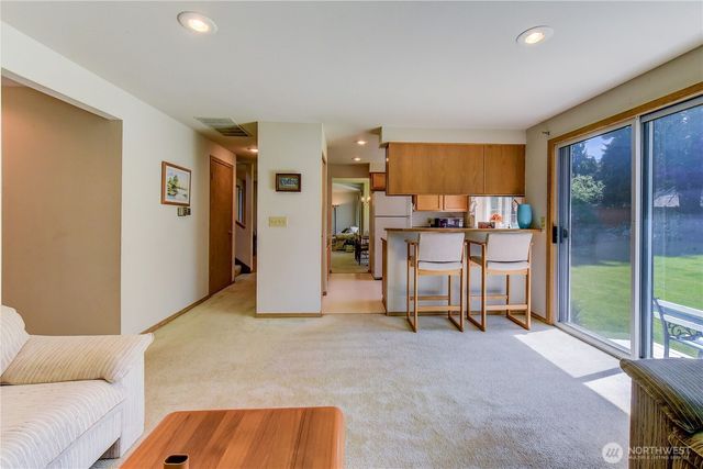 1301 S 236th Place, Des Moines, WA 98198