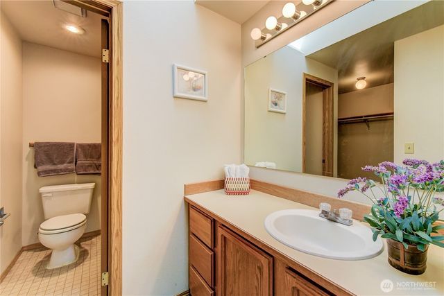 1301 S 236th Place, Des Moines, WA 98198