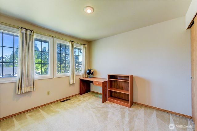 1301 S 236th Place, Des Moines, WA 98198