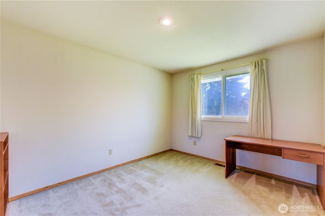 1301 S 236th Place, Des Moines, WA 98198