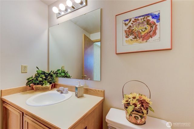 1301 S 236th Place, Des Moines, WA 98198