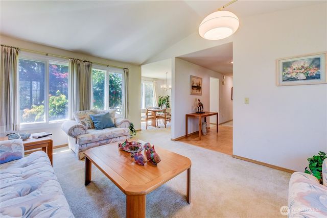 1301 S 236th Place, Des Moines, WA 98198