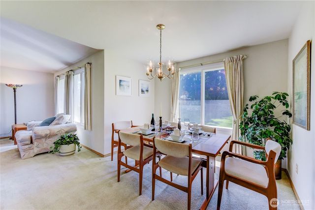 1301 S 236th Place, Des Moines, WA 98198