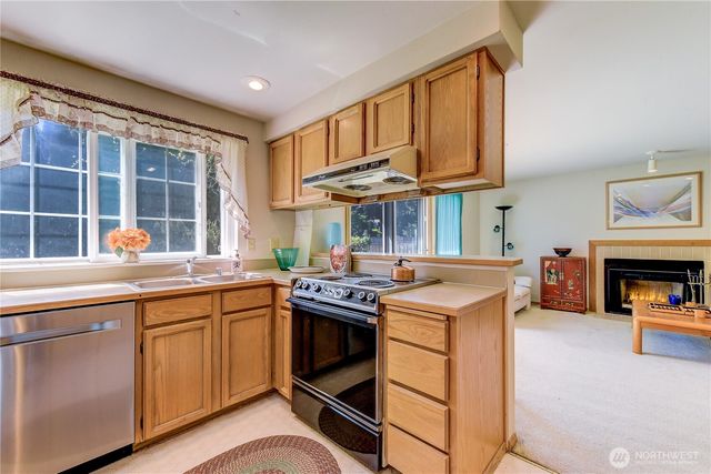 1301 S 236th Place, Des Moines, WA 98198