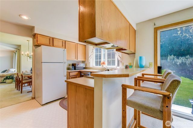 1301 S 236th Place, Des Moines, WA 98198