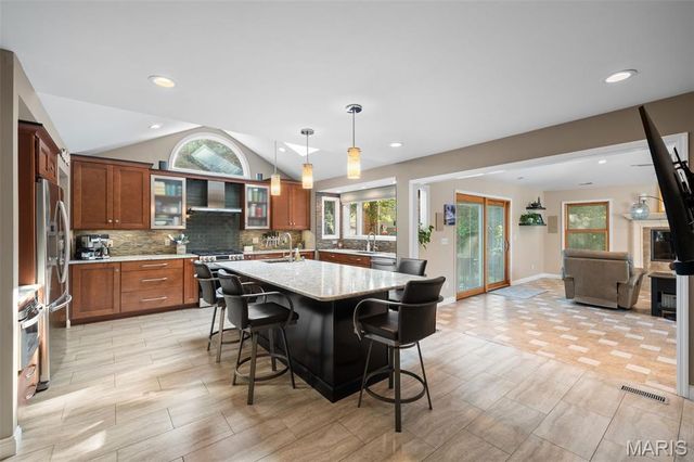 5818 Marromet Court, St Louis, MO 63128