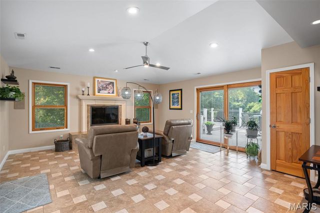 5818 Marromet Court, St Louis, MO 63128
