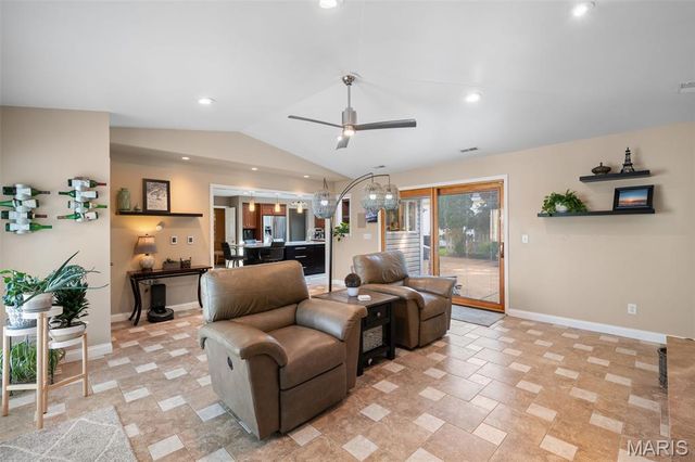 5818 Marromet Court, St Louis, MO 63128