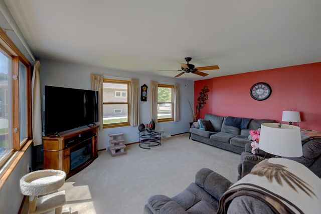 28 LAKE STREET, Oshkosh, WI 54901