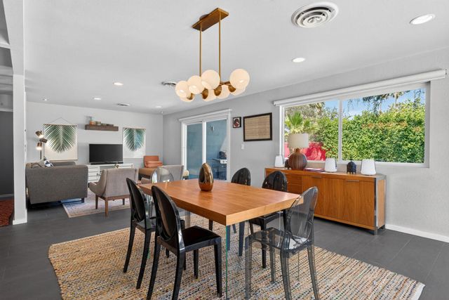 2109 E Paseo Gracia, Palm Springs, CA 92262