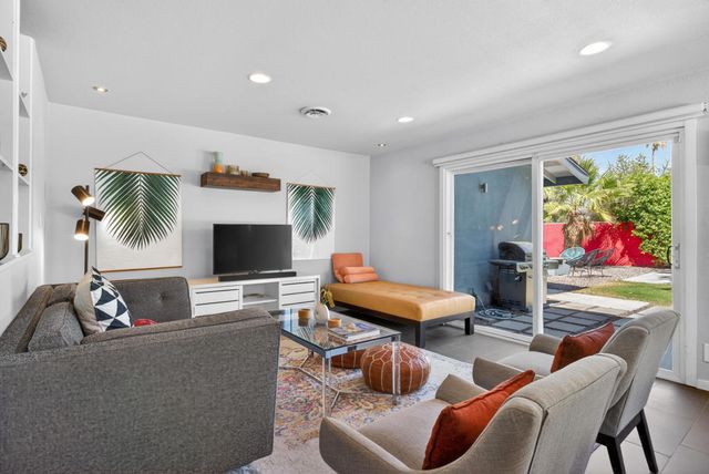 2109 E Paseo Gracia, Palm Springs, CA 92262