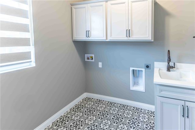 498 Carleton Drive, Sugarcreek Twp, OH 45440
