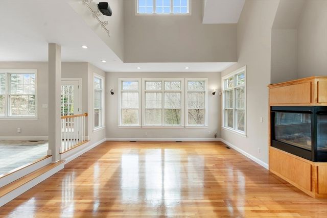 120 Cricket Ln, North Andover, MA 01845