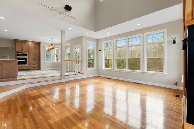 120 Cricket Ln, North Andover, MA 01845