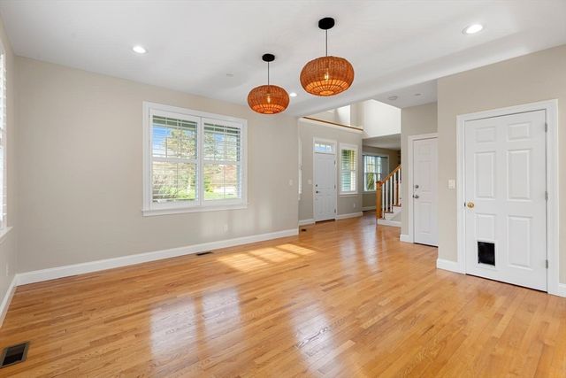 120 Cricket Ln, North Andover, MA 01845