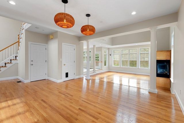 120 Cricket Ln, North Andover, MA 01845