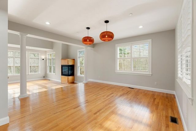 120 Cricket Ln, North Andover, MA 01845