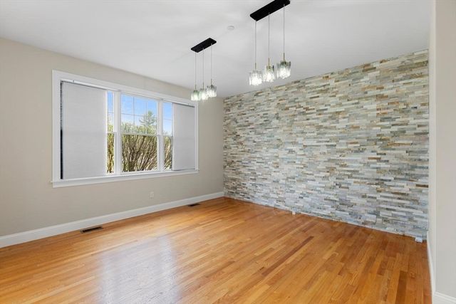 120 Cricket Ln, North Andover, MA 01845