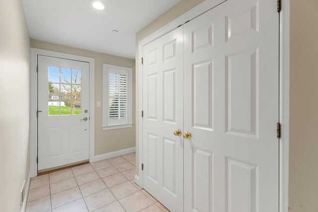 120 Cricket Ln, North Andover, MA 01845