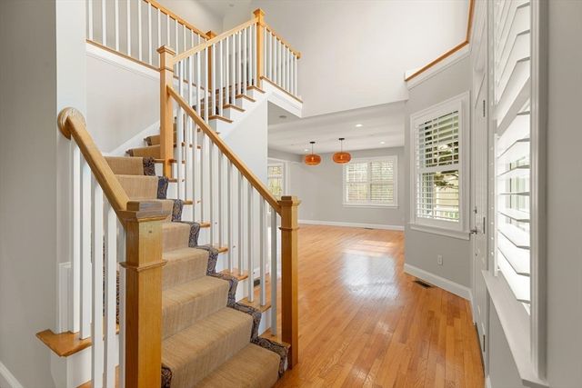 120 Cricket Ln, North Andover, MA 01845