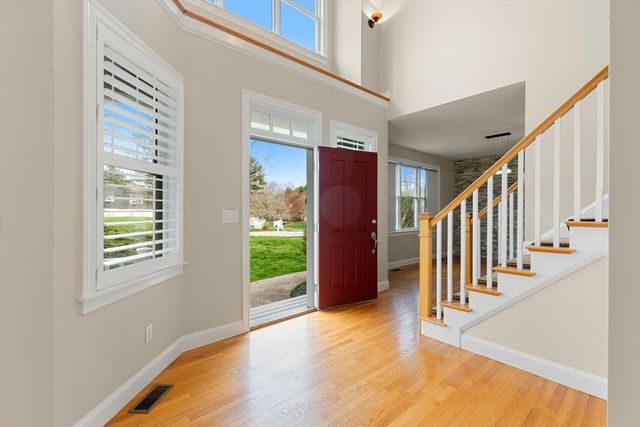 120 Cricket Ln, North Andover, MA 01845