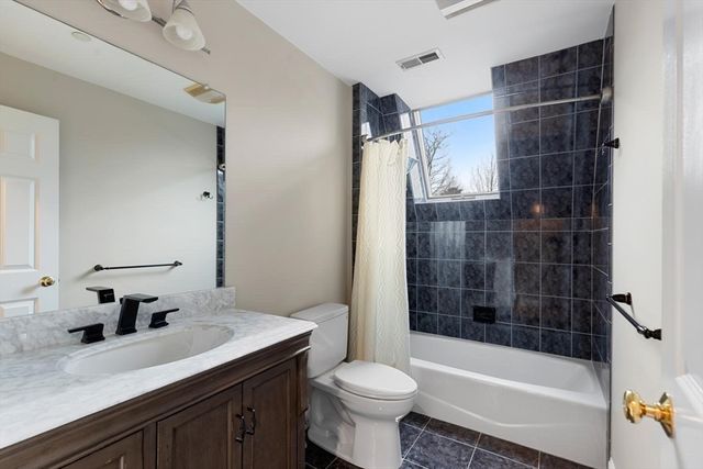 120 Cricket Ln, North Andover, MA 01845