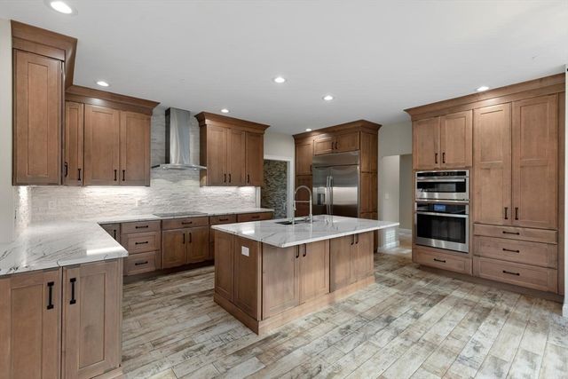 120 Cricket Ln, North Andover, MA 01845