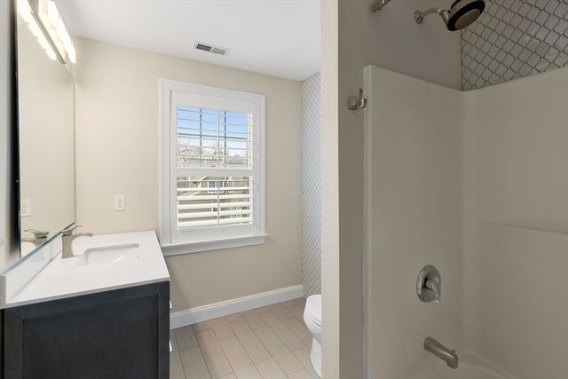 120 Cricket Ln, North Andover, MA 01845