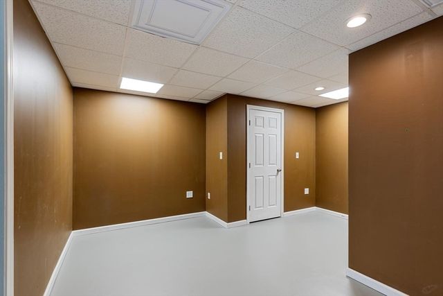 120 Cricket Ln, North Andover, MA 01845