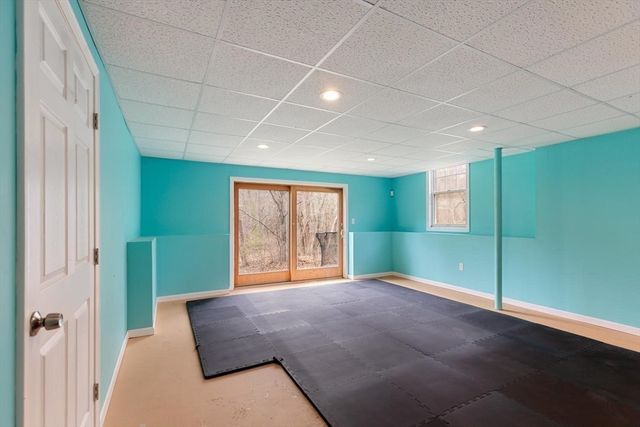 120 Cricket Ln, North Andover, MA 01845