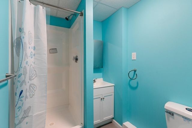 120 Cricket Ln, North Andover, MA 01845