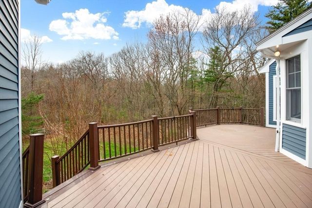 120 Cricket Ln, North Andover, MA 01845