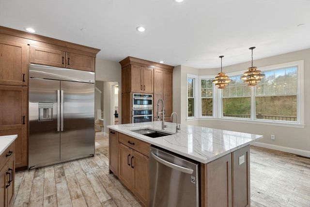 120 Cricket Ln, North Andover, MA 01845