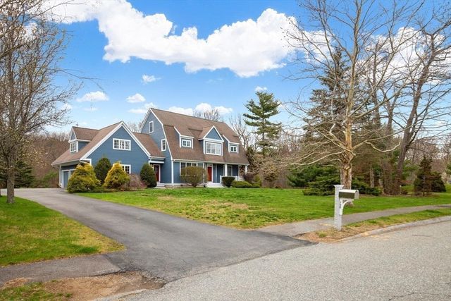 120 Cricket Ln, North Andover, MA 01845
