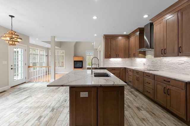 120 Cricket Ln, North Andover, MA 01845