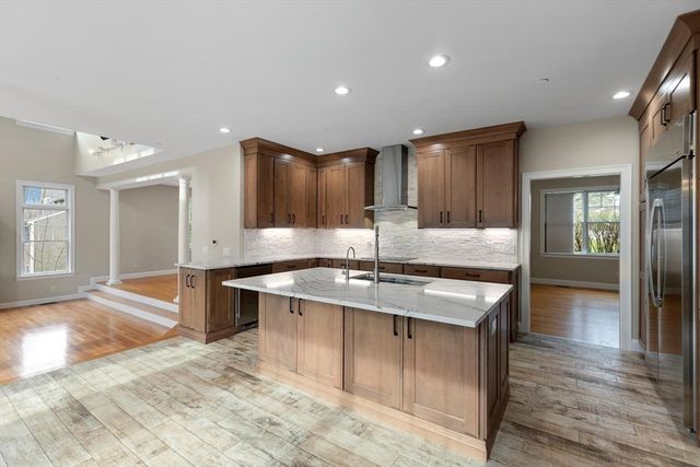 120 Cricket Ln, North Andover, MA 01845