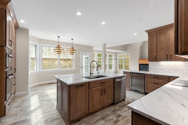 120 Cricket Ln, North Andover, MA 01845