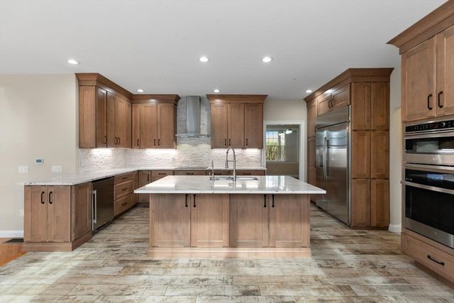 120 Cricket Ln, North Andover, MA 01845
