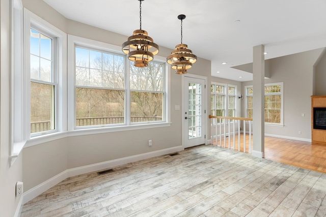 120 Cricket Ln, North Andover, MA 01845
