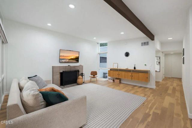 5148 Oakwood Avenue, La Canada Flintridge, CA 91011