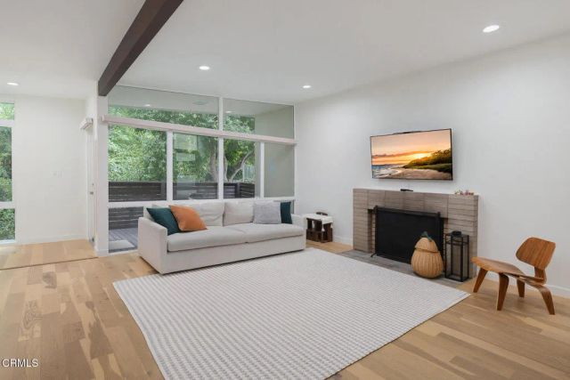 5148 Oakwood Avenue, La Canada Flintridge, CA 91011