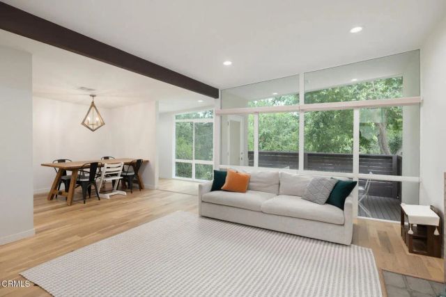 5148 Oakwood Avenue, La Canada Flintridge, CA 91011