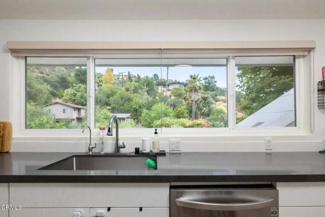 5148 Oakwood Avenue, La Canada Flintridge, CA 91011