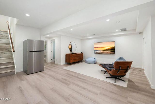 5148 Oakwood Avenue, La Canada Flintridge, CA 91011