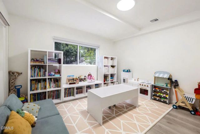 5148 Oakwood Avenue, La Canada Flintridge, CA 91011