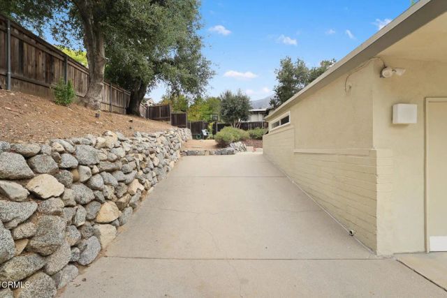 5148 Oakwood Avenue, La Canada Flintridge, CA 91011