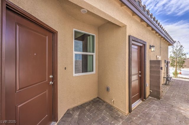 1194 Kaylis Cove Place 74, North Las Vegas, NV 89084