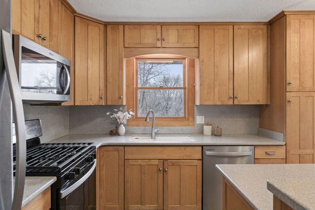 9016 66th Avenue N, Brooklyn Park, MN 55428