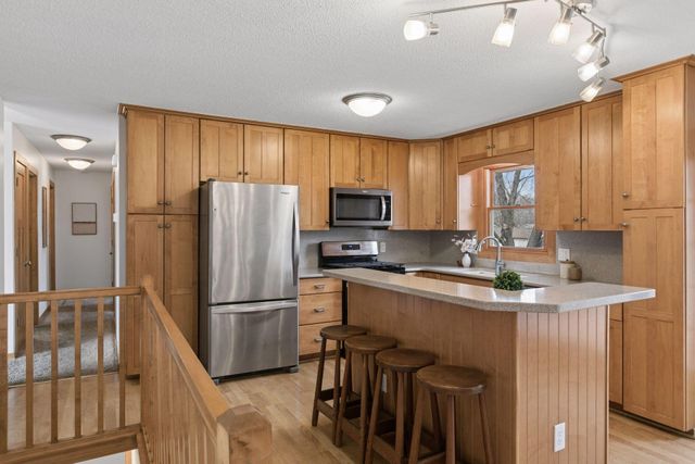 9016 66th Avenue N, Brooklyn Park, MN 55428
