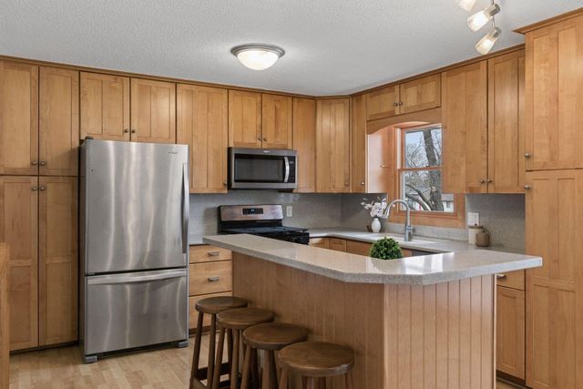 9016 66th Avenue N, Brooklyn Park, MN 55428